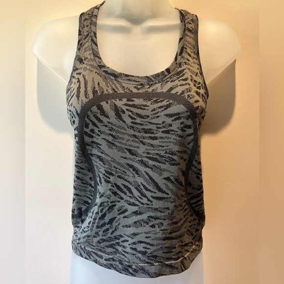 NEW NWOT, LULU Swiftly Tech Racerback Tank 2.0 Waist Length, SIZE 4, Black/Gray - Picture 2 of 7